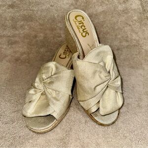 Circus by Sam Edelman Palma Wedge Sandals Gold Bow Espadrille Slides Sz 7